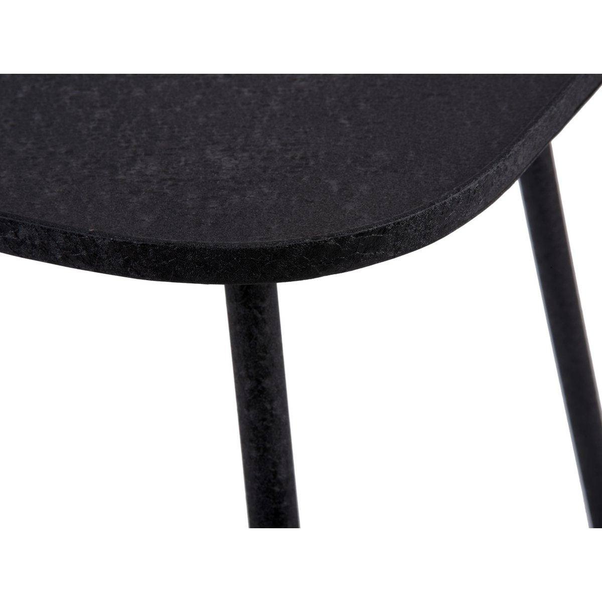 Table d'Appoint Boaz Grande en gris chaud dans un intérieur moderne