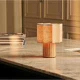Lampe de table rechargeable en bois clair marron