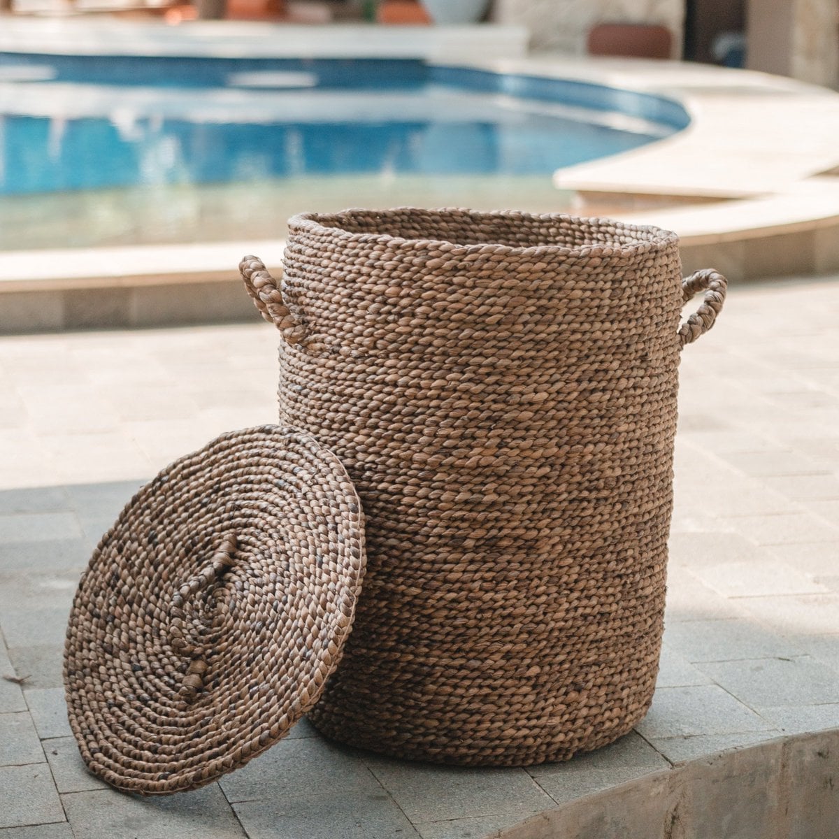 Panier de rangement IKAT en jacinthe d'eau, vue de face