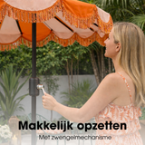 Vue latérale du parasol Kim Oranje