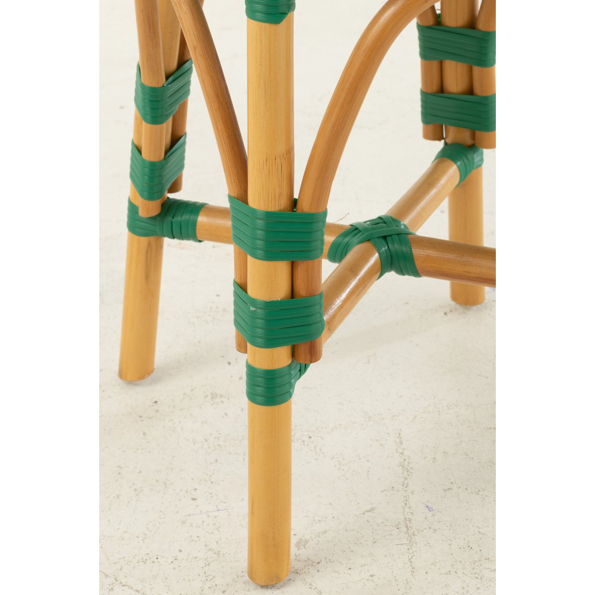 Vue du dessus du tabouret en rotin, design élégant
