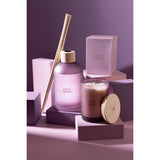 Ambiance salon avec diffuseur J-Line Figue Frivole sur la table