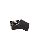Détail de la bougie J-Line M-Chic, parfum Oud & Amber, design élégant