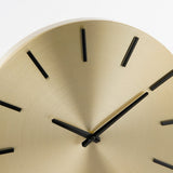Détail de l'horloge Brixen Or en aluminium élégant