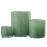 Détail du verre vert du Bougeoir Jade, capturant la lumière.