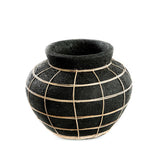 Vase Belly en terre cuite noir naturel, vue de face