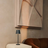 Lampe de table nervurée gris pierre Maya