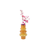 Vase Grato Petit en métal jaune, vue latérale montrant la forme élégante
