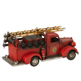 Camion de pompier antique en métal rouge - vue de face
