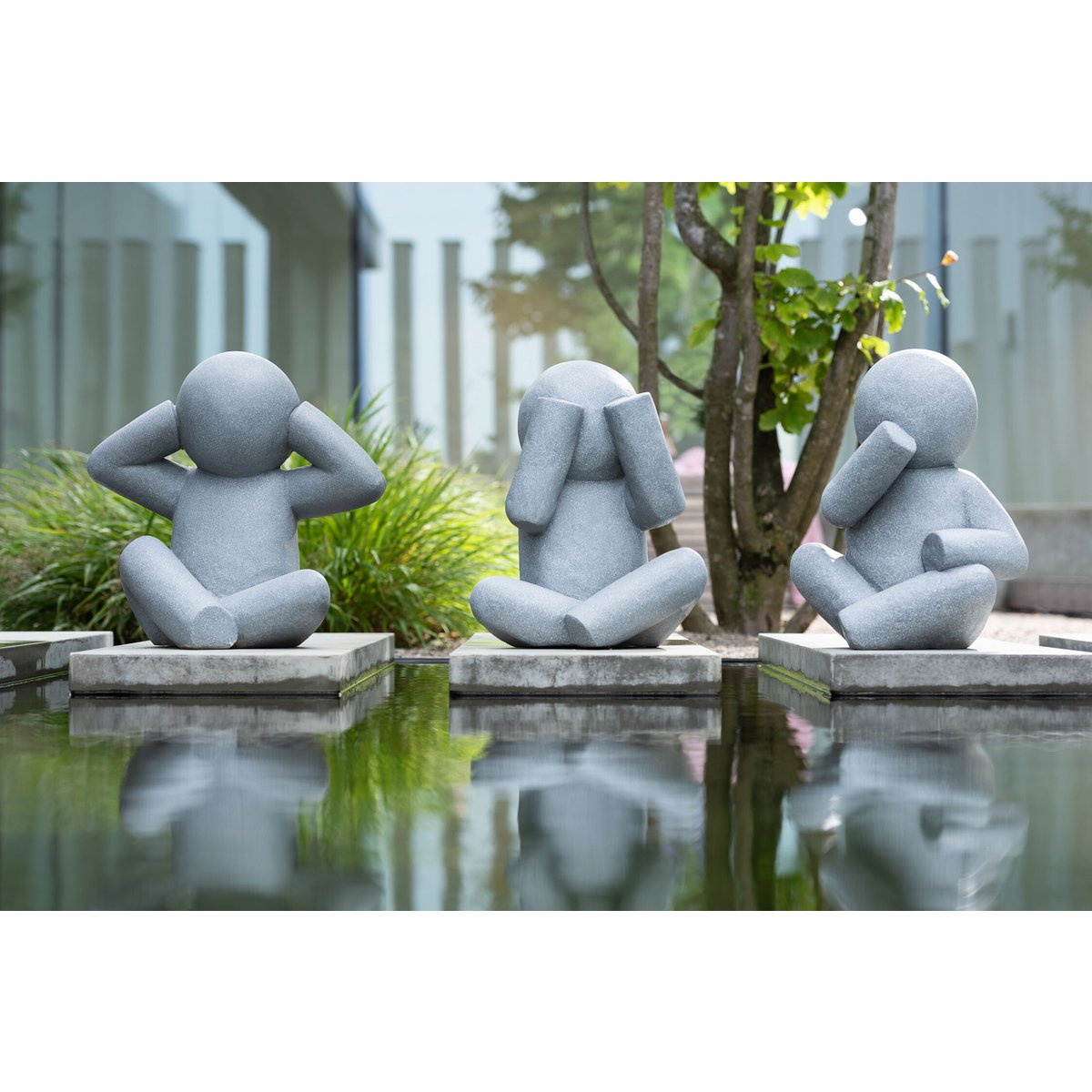Détail de la figurine P'tit Maurice, expression 'Hear No Evil'