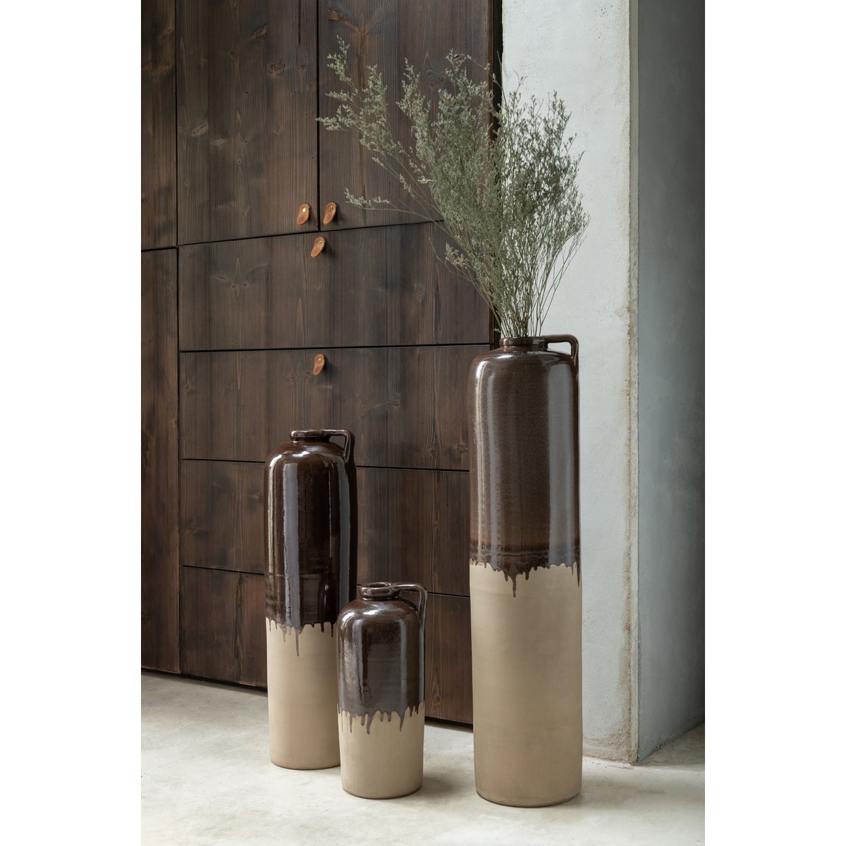 Poignée de vase J-Line en céramique beige et brun, vue avant
