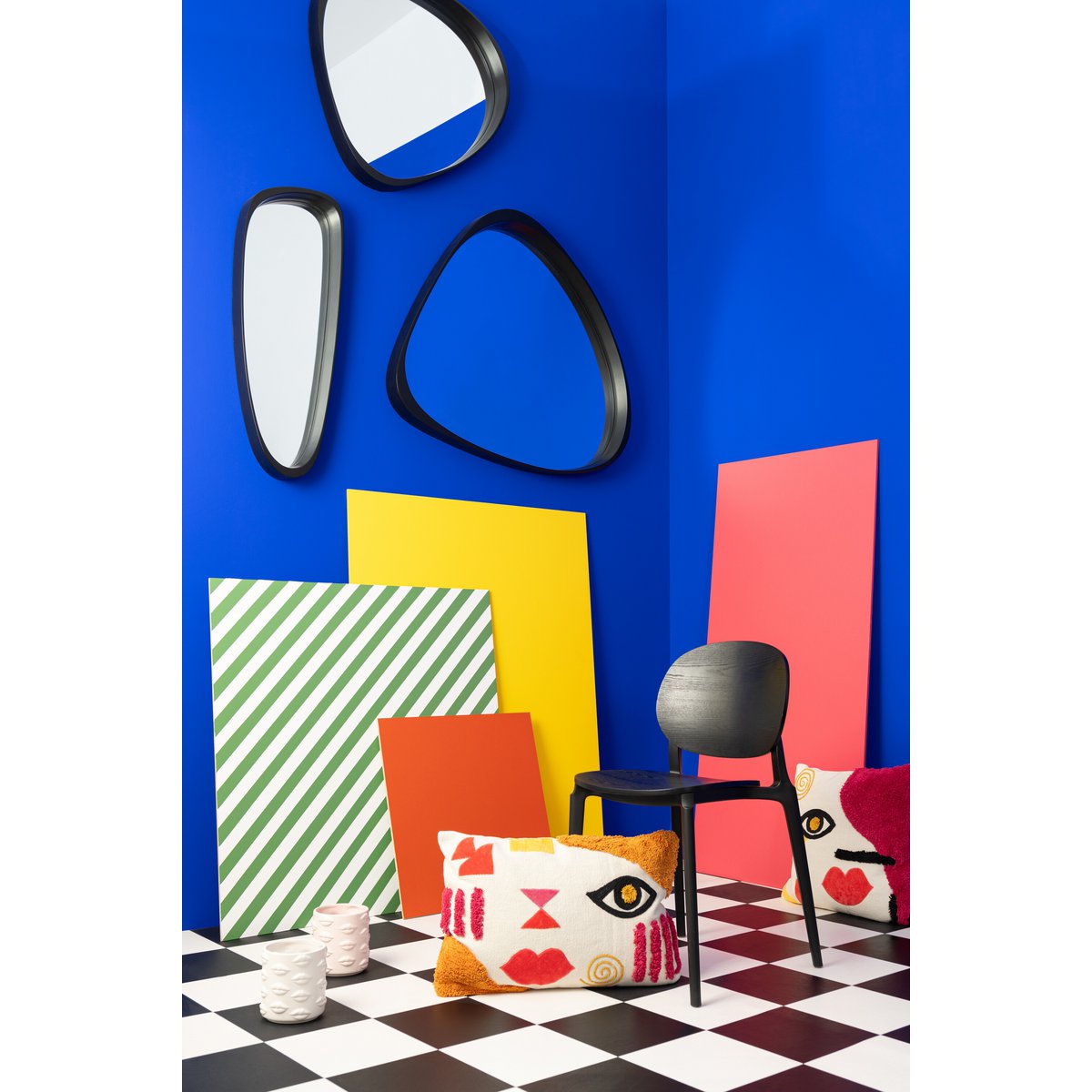 Miroir J-Line Giles noir, détail du verre et du cadre