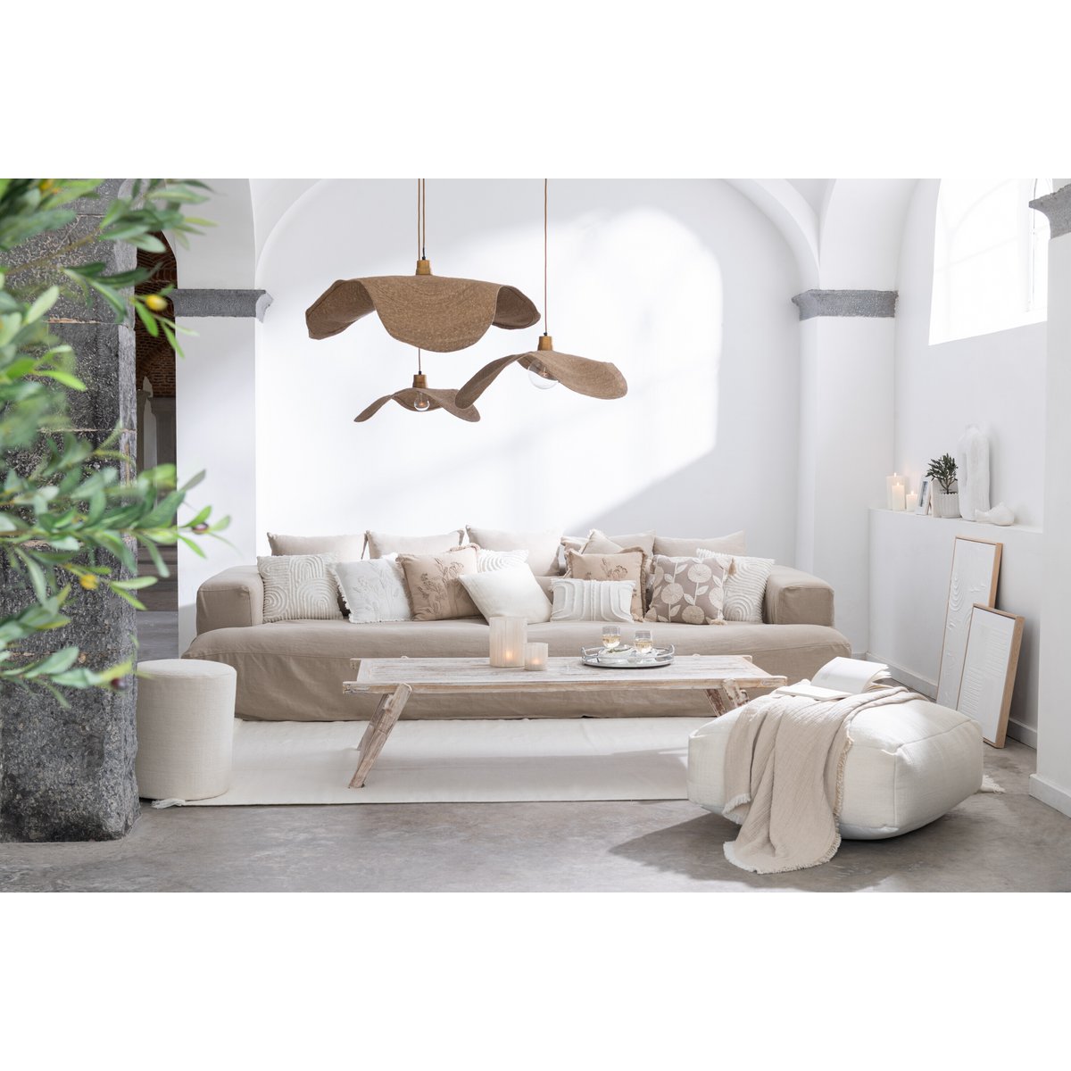 Gros plan sur les coussins en lin naturel J-Line