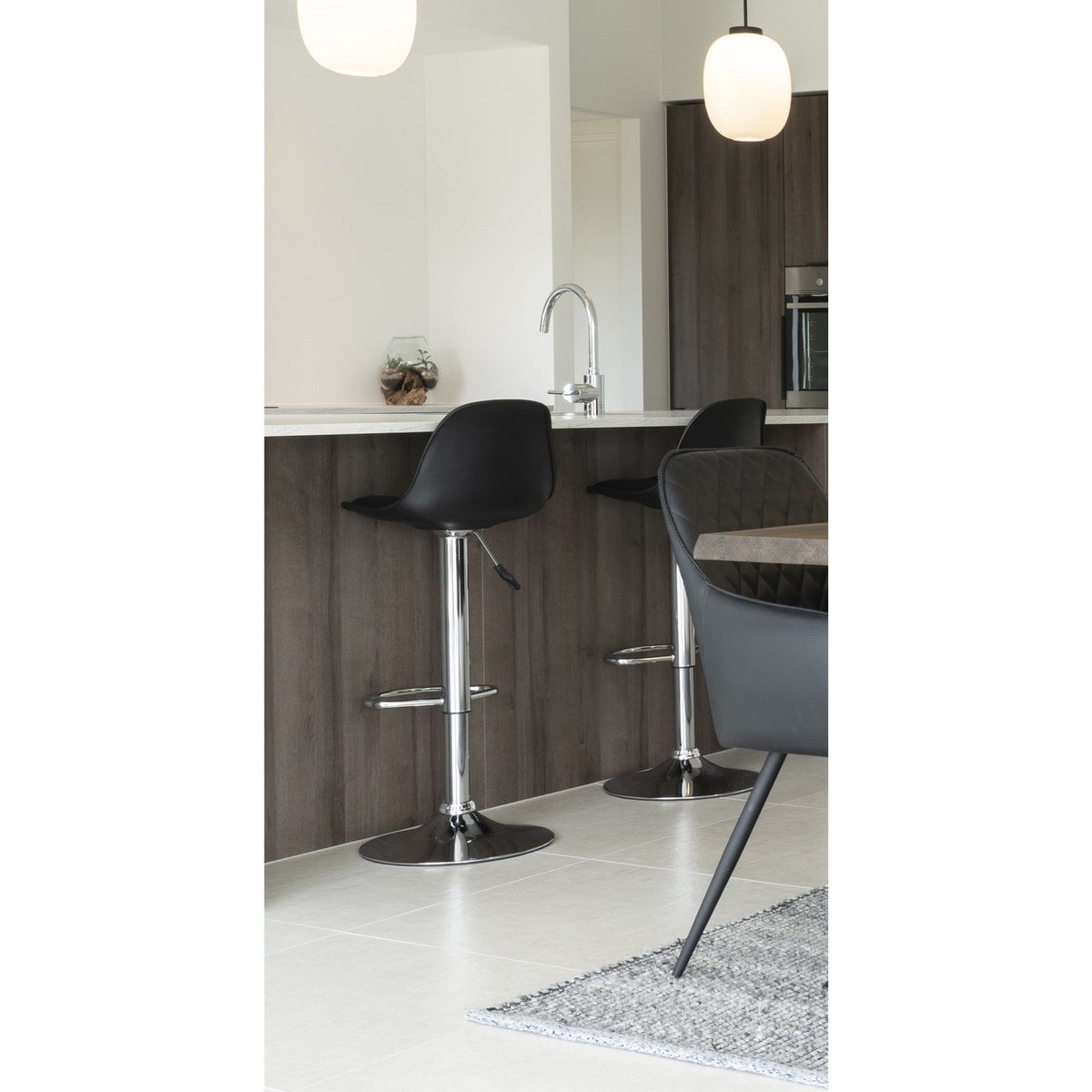 Hauteur réglable de la chaise Trondheim, vue de profil