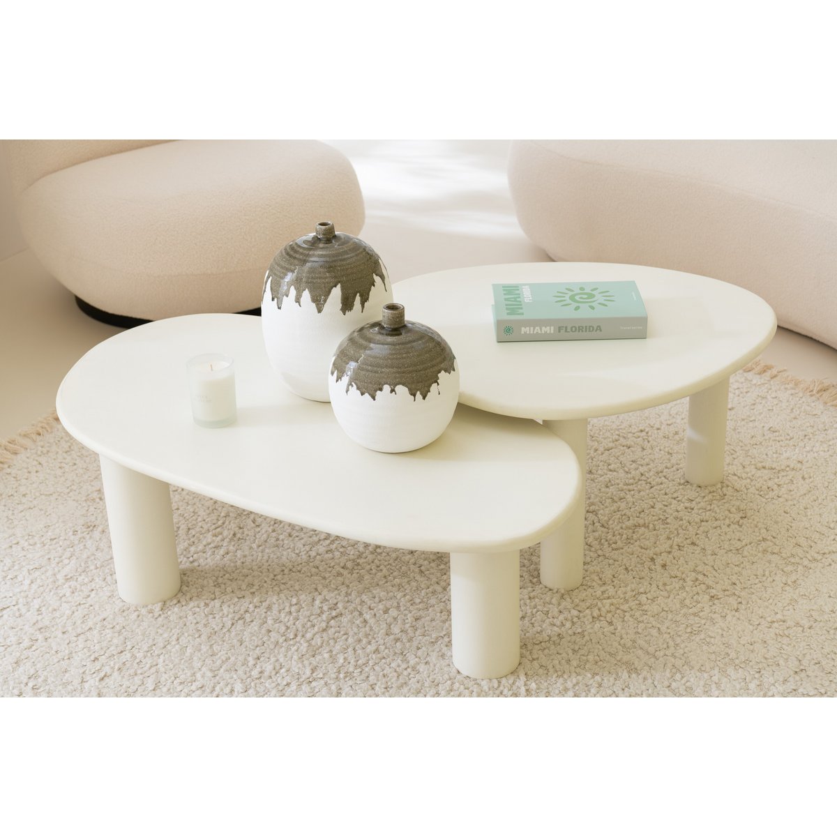 Détail du vase Olea Bottle J-Line, design ovale élégant