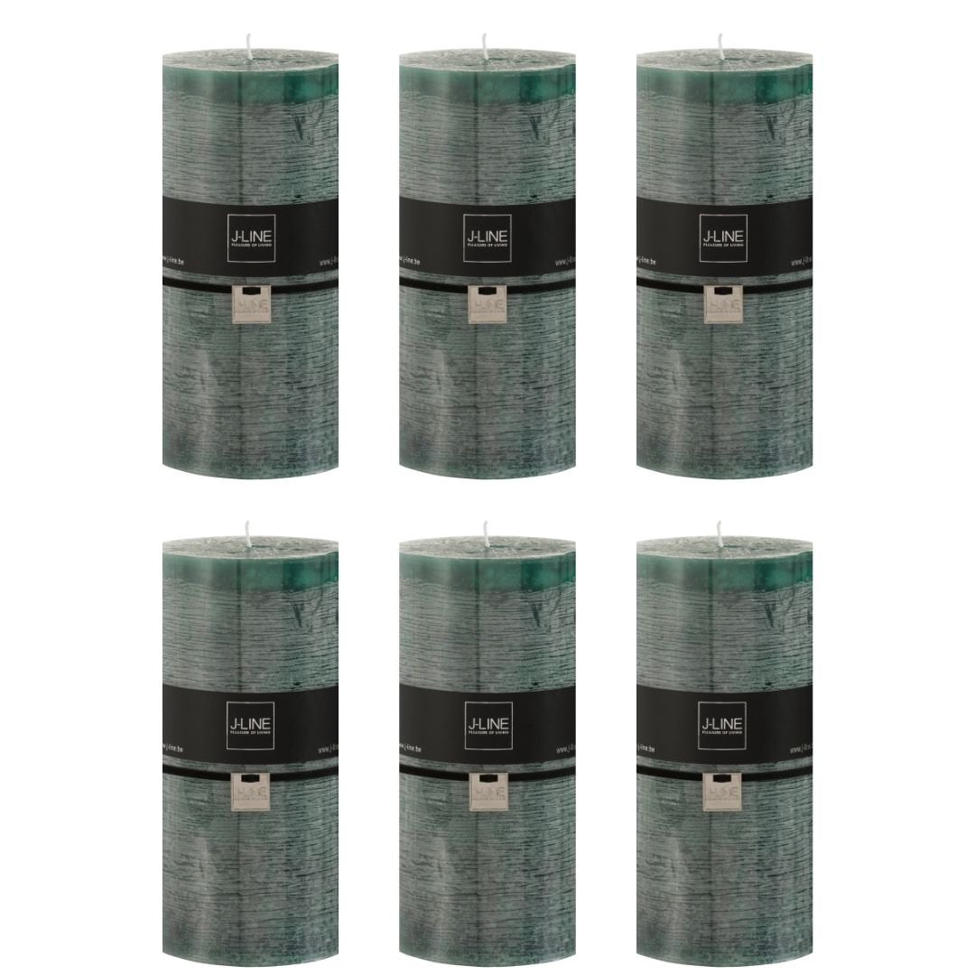 Bougie cylindrique XXL J-Line vert foncé sur table en bois