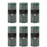Bougie cylindrique XXL J-Line vert foncé sur table en bois