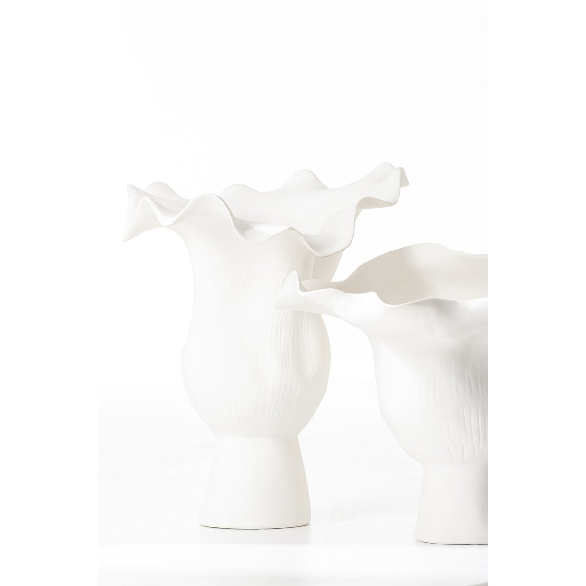 Vue latérale du vase J-Line Heliix, dimensions généreuses et finition soignée