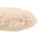 Coussin Moutie J-Line beige sur un canapé scandinave