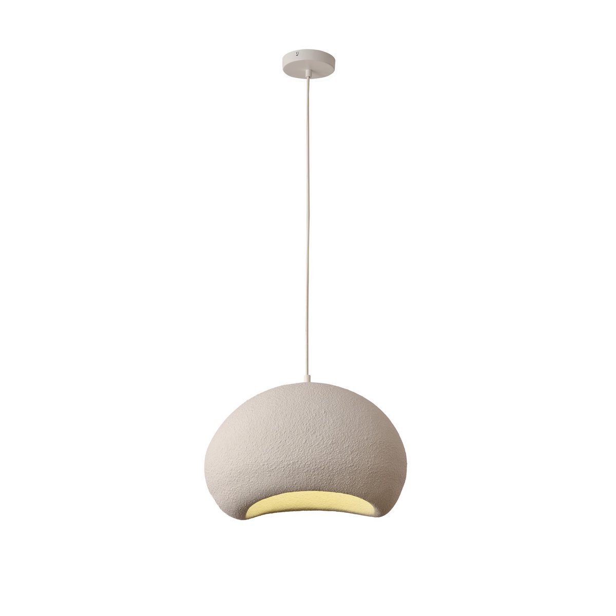 Détail de la lampe Haku suspendue, mettant en avant son design organique
