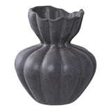 Vase en céramique noir, vue de face avec design minimaliste.