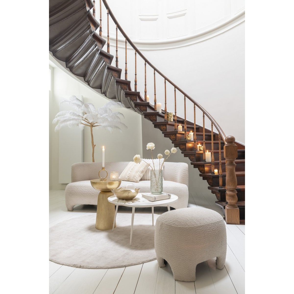 Table d'appoint J-Line Louane dans un salon moderne