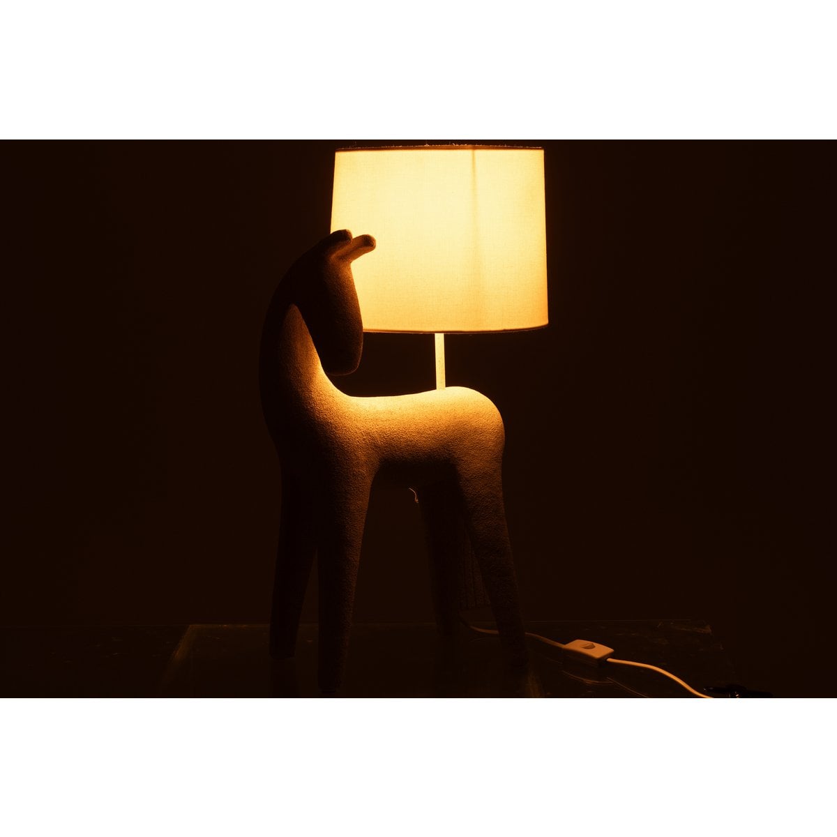 Détail de la finition de la Lampe de Table Cheval en résine beige