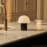 Maes Noir – Lampe de table rechargeable en marbre Nero Marquina
