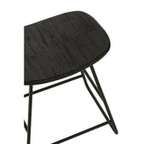 Chaise J-Line avec des accessoires de décoration