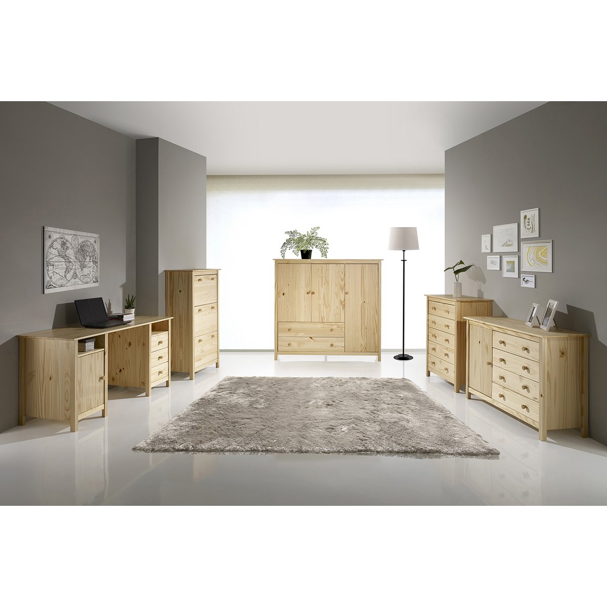 Détail du tiroir ouvert de la commode en bois de pin