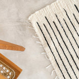 Grand Tapis en Coton Blanc à Rayures Noires 150x120 cm KERTA Tissé Main