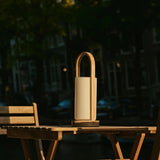 Lampe de table rechargeable en bois marron clair Evie