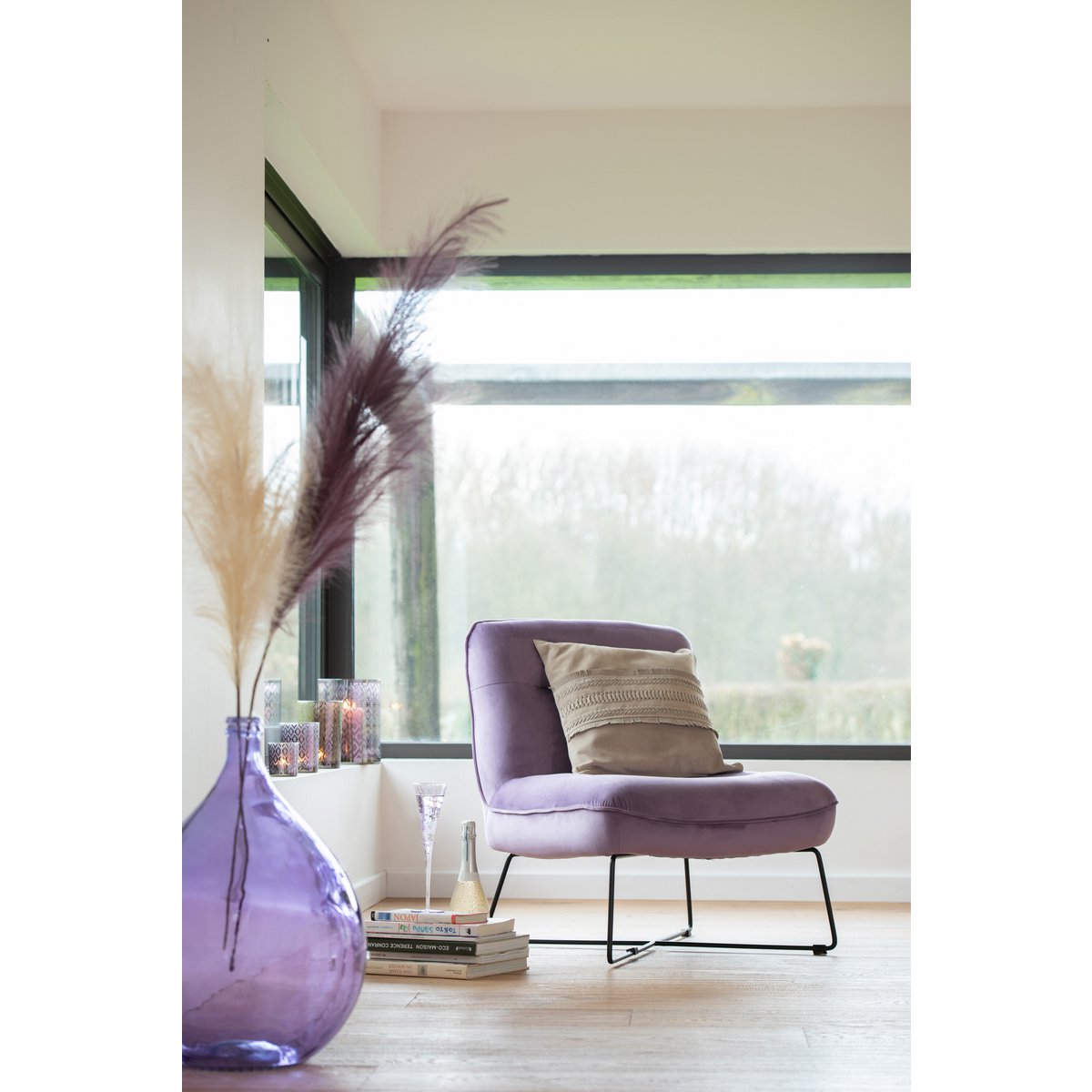 Coussin J-Line Board Square en situation dans un salon moderne