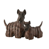 Figurine chien terrier écossais en résine marron, vue de face