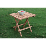 Vue latérale de la table en teck sur un balcon