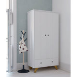 Combinaison de couleurs bois naturel et blanc de l'armoire