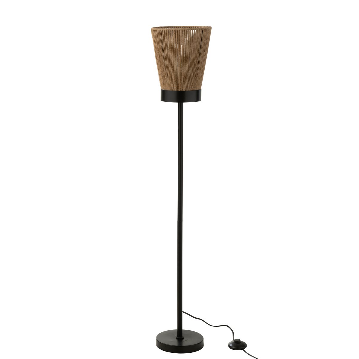 Ambiance générale avec le lampadaire Luna allumé dans un espace de vie.
