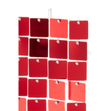 Détail de l'enseigne décorative J-Line, texture et couleur rouge