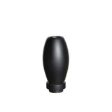 Détail du vase RUD22BK en micro-ciment noir, texture douce