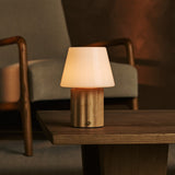 Lampe à poser rechargeable en bois marron clair