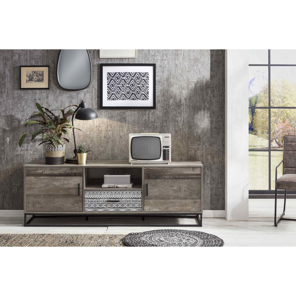 Buffet bas scandinave avec décoration intérieure