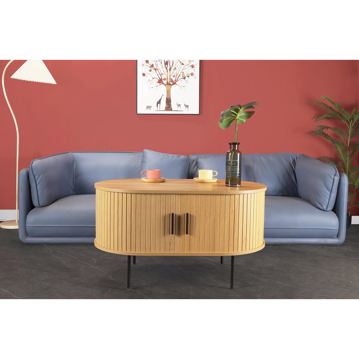 Table basse dans un salon moderne avec décoration