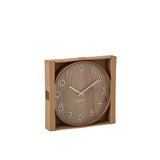 Vue de l'horloge J-Line sur un mur moderne