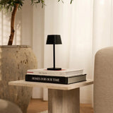 Lampe de table rechargeable noire Ava