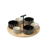 Présentation de la vaisselle à tapas J-Line sur une table moderne