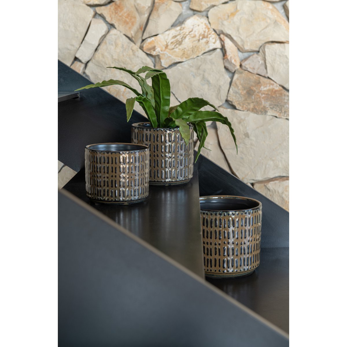 Pot de Fleur Stripe en Céramique Noir et Marron, vue de profil