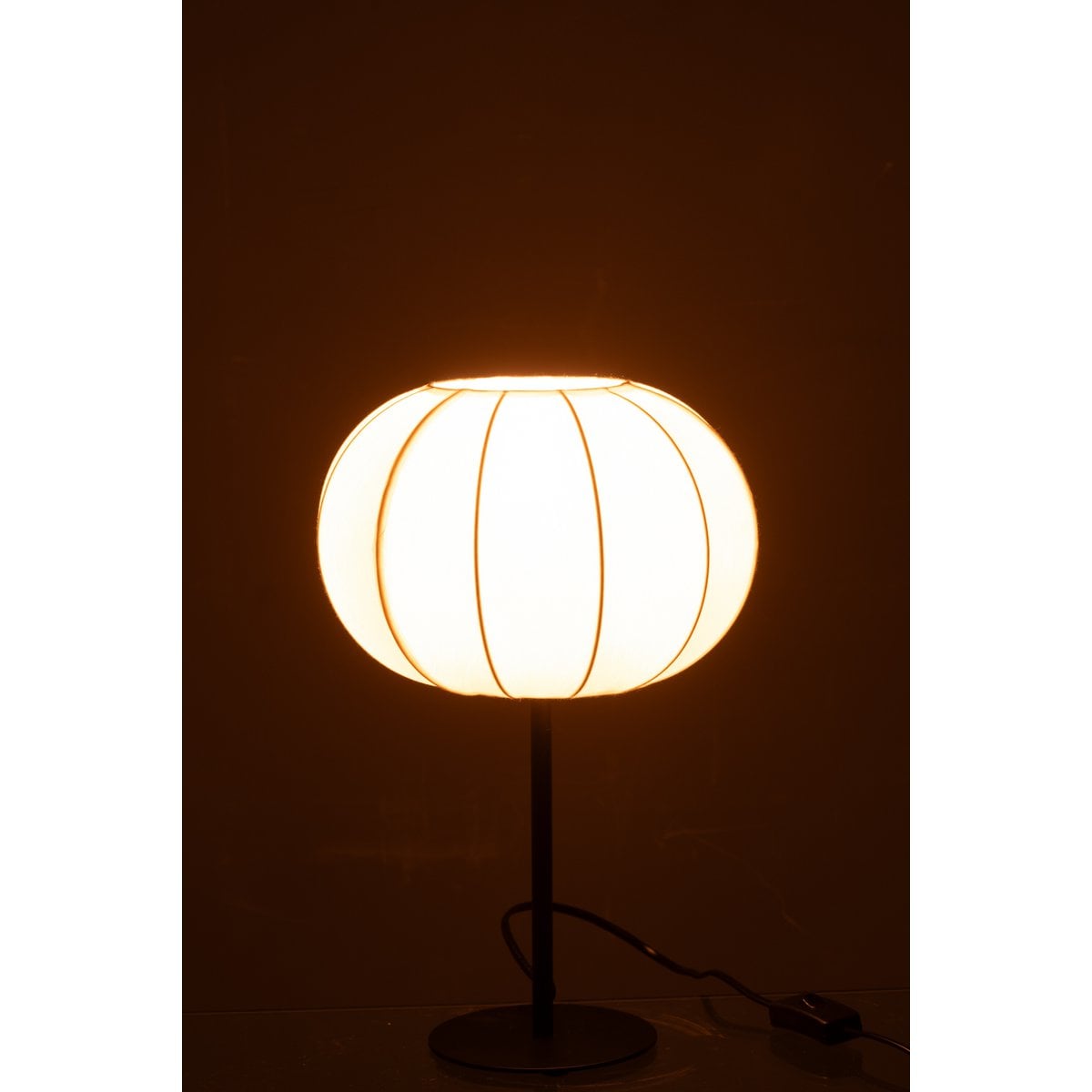 Détail de la finition en métal de la lantern de lampe J-Line