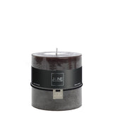 Bougie cylindrique noire J-Line, élégante et moderne, parfaite pour la décoration intérieure.