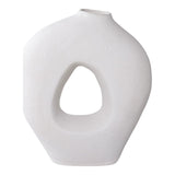Vase en céramique blanc, vue de face avec détails élégants