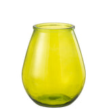 Vase Oeuf jaune en verre sur une table élégante, ajoutant une touche de luxe.